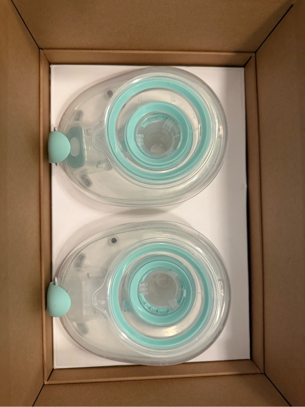 Willow 360 wearable breast pump with  container set, extra charger, and bags